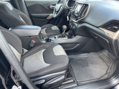 2017 Jeep Cherokee Sport