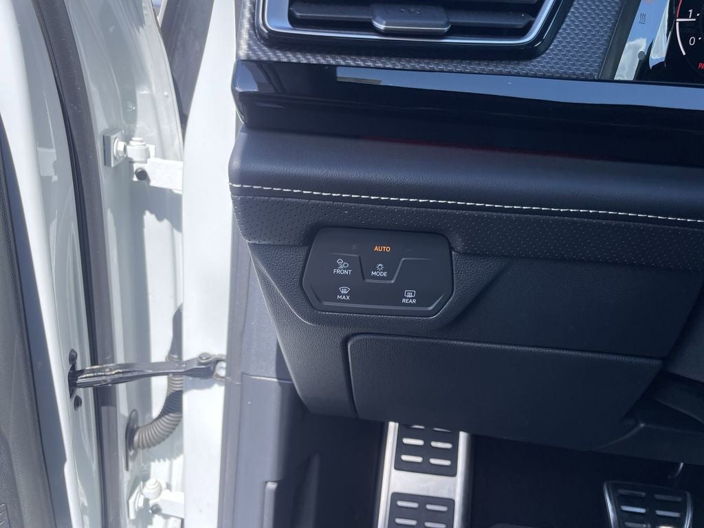 2024 Volkswagen Atlas Cross Sport 2.0T SEL Premium R-Line