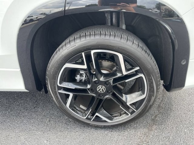 2026 Volkswagen Tiguan 2.0T SEL R-Line