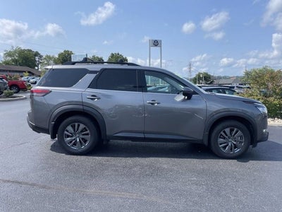 2022 Nissan Pathfinder SV