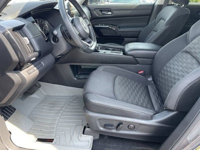 2022 Nissan Pathfinder SV