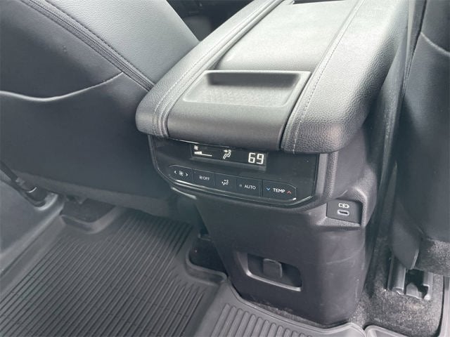 2025 Toyota Grand Highlander Base