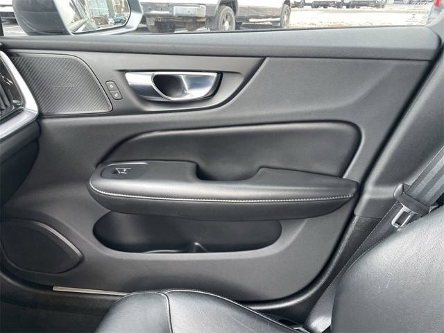 2020 Volvo S60 T6 Momentum