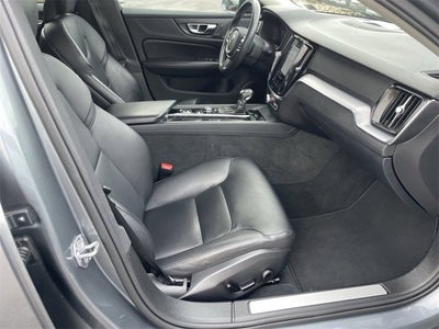 2020 Volvo S60 T6 Momentum
