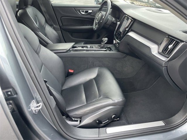 2020 Volvo S60 T6 Momentum