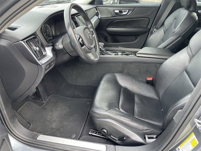2020 Volvo S60 T6 Momentum